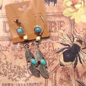 Earrings silver tone 2 pr
